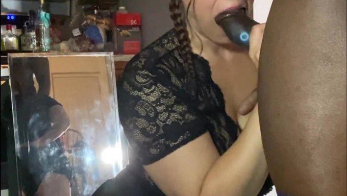 大自然的胸部和圆屁股宝贝在高清中为自由而吸我