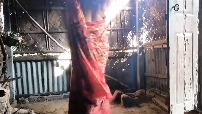 印度女人在宫殿里被大黑屌从后面操
