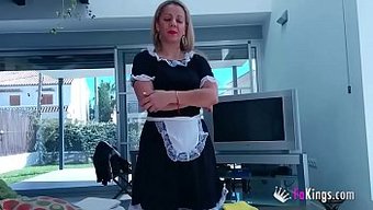 熟女的大屁股被穿着内...