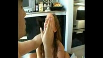 性感的老女人享受粗暴...