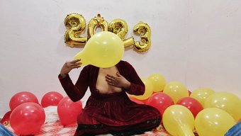与女友的亲密庆祝,包...