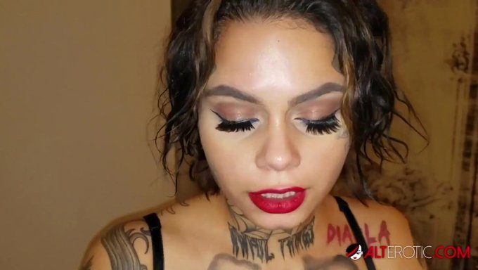 Genevieve Sinn的火热拉丁激情在高清中点燃