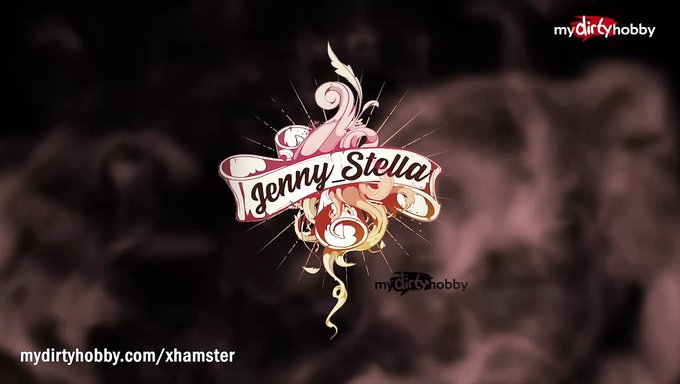 观看jenny Stella的曲线身材在深喉大鸡巴时的动作
