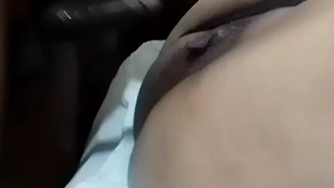 成熟的熟女在网上视频中被大鸡巴操得爽歪歪
