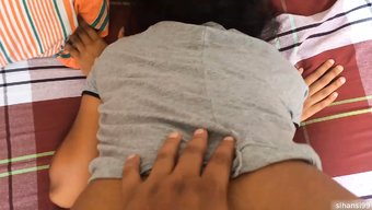 斯里兰卡辣妹从后面被...