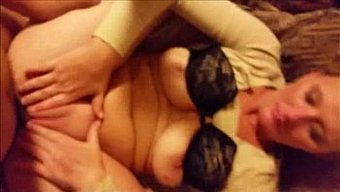 业余美熟女被年轻男子...