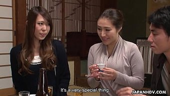 日本美女冰河冰川和她...
