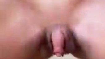 穿着丁字裤对着鸡巴按摩