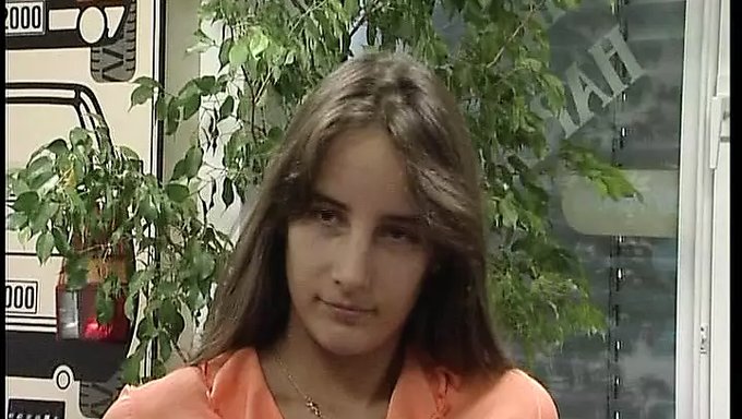 大鸡巴男人用愿意的女人满足他的欲望