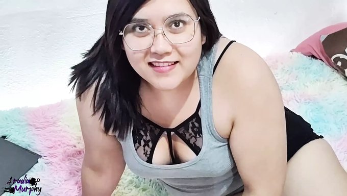 墨西哥美女色情明星用大鸡巴从后面干