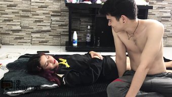 哥伦比亚宝贝给她的继...