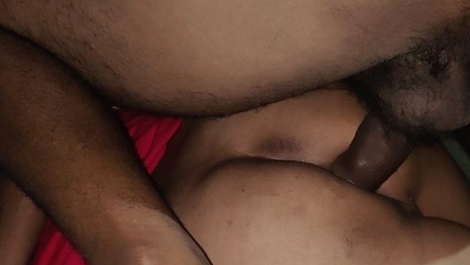 感性的双性恋按摩导致肛交