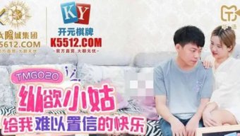 穿着破裤袜的成熟亚洲...