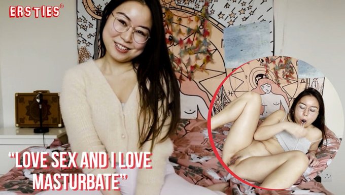 小个子的棕发女郎用各种性玩具自慰的高清视频