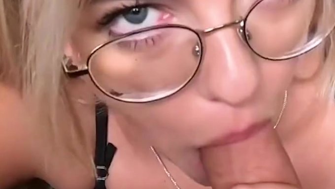 戴眼镜的德国业余爱好者被粗暴地操 - Mydirtyhobby Pov。