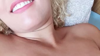 拥有大自然乳房的少女...