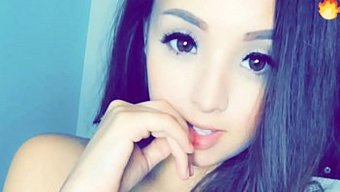漂亮的摄像头女孩le...