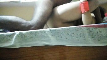 业余印度妻子在自制视...
