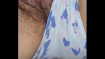 穿着内衣的继妹被她紧...