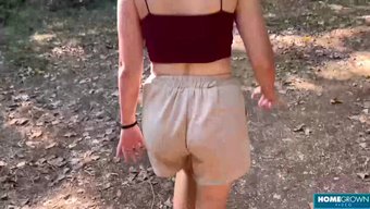 漂亮的女人享受粗暴性...