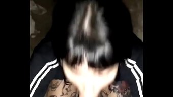 我女朋友在街上给我口交
