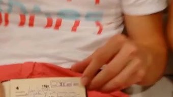 继兄妹在四人行中变得淘气!