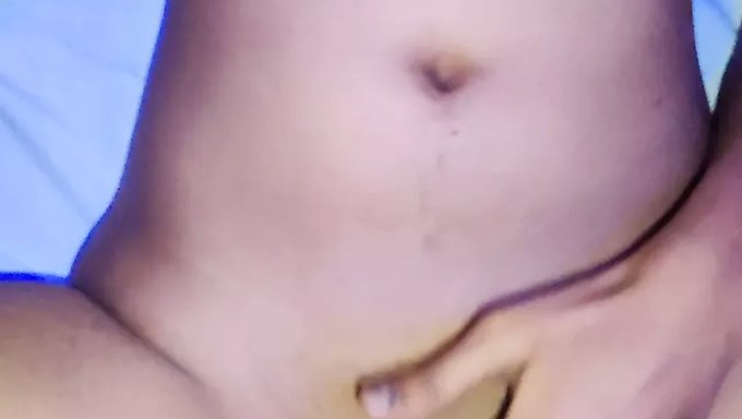 业余印度宝贝在自制视频中被狠狠地操