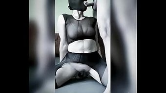 奴隶的屁股被巨大的假...