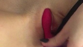 欧洲业余女孩用剃光的...