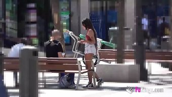 深喉女王在狂野的三人...