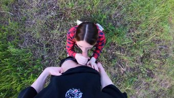 射精在她的乳房上:公...