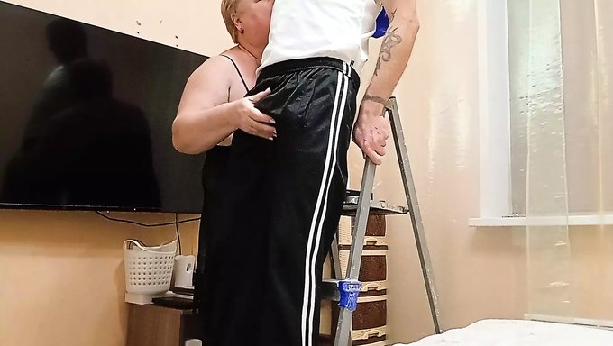 岳母给出手淫指令和手交的业余视频