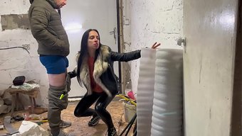 继子被继母吸吮,达到高潮。