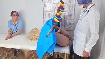 继母带着继女去看妇科医生