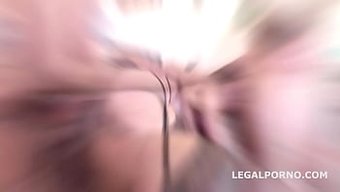 狂野而古怪的视频中射...