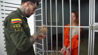 被监禁的女人被粗暴地...