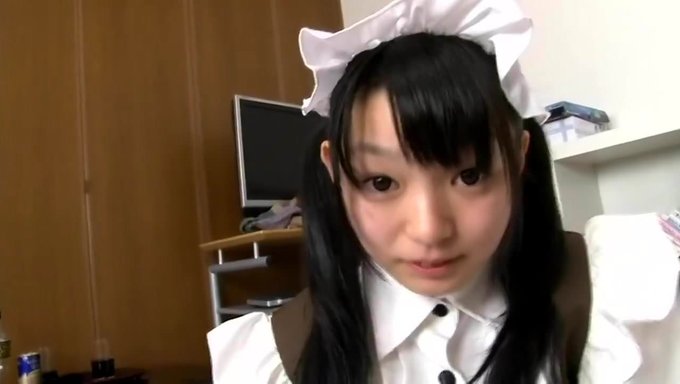 日本女孩konoha穿着女仆服装给性感口交
