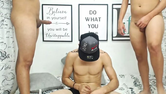 丰满的拉丁美女在硬核动作中接受多个男人