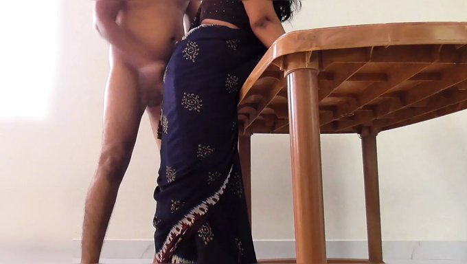淫荡的继妹在餐厅里被操