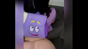 观看一个惊人的拉丁美...