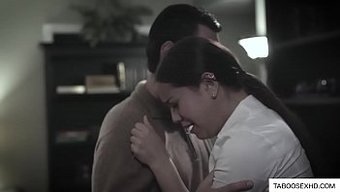 成熟的老师给年轻的学生口交