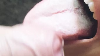 紧身宝贝的口交技巧被称赞