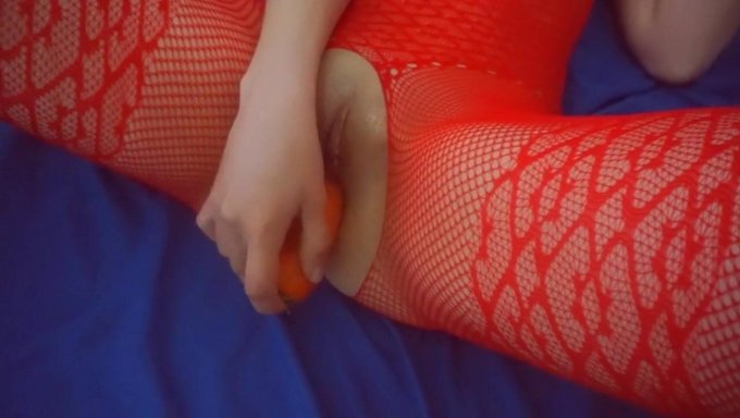 自慰少女的足部恋物癖被狠狠地操