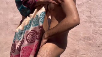 小胸的继妹在户外被操得很爽