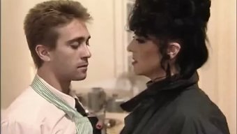 黎明凤凰在欧洲场景中...
