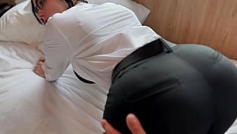 性欲旺盛的秘书被老板...
