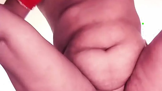 看这个业余印度阿姨从后面被操