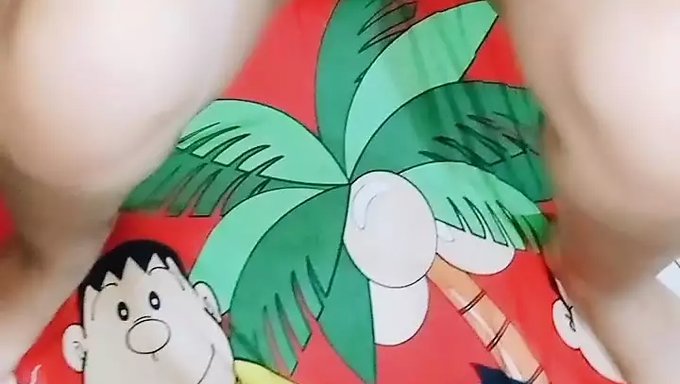 毛茸茸的印尼女仆在网络摄像头上被捆绑和操