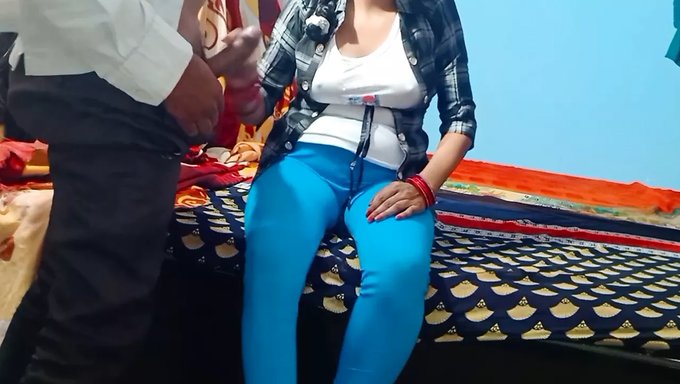 印度女友在卧室里被肛交