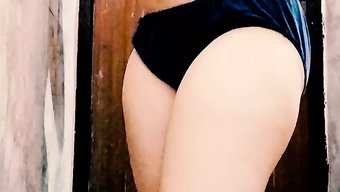 成熟的印度女人在自制...